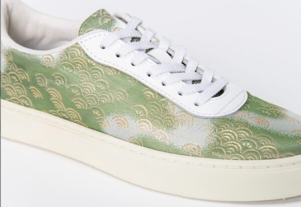 C002_STANDARD　薄青磁地流水に青海波